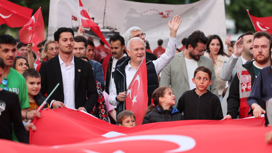 Karamürsel’de 19 Mayıs coşkusu konser ve yürüyüşle taçlandı