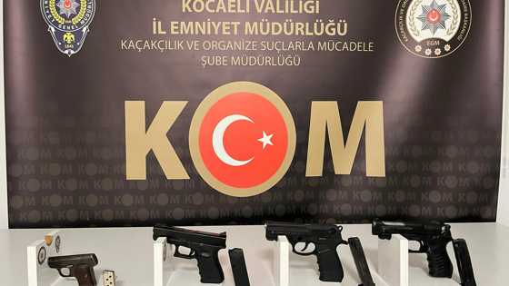 İki ilçede silah kaçakçılığı operasyonu: 3 kişi yakalandı