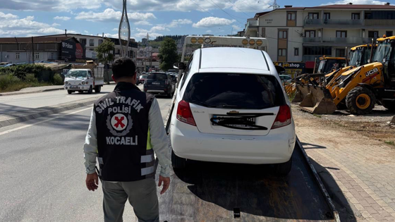 Kocaeli polisi korsan araçları tek tek yakalıyor; Sürücülere 100 bin, yolcuya 3 bin 870 TL ceza!