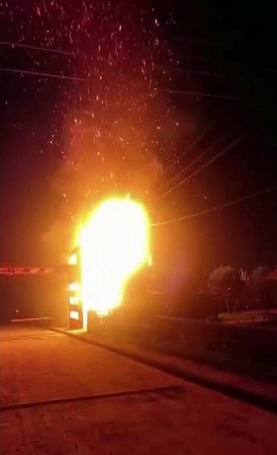 OSB'de korkutan yangın! Trafo patladı... - Resim : 3