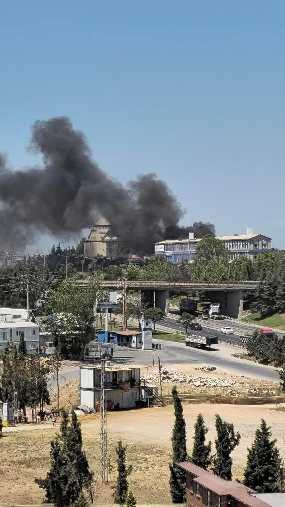 Yangın otoparka sıçradı, 10 araç yandı! - Resim : 3
