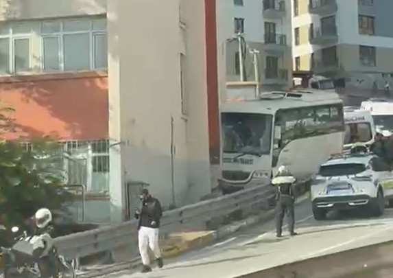 Santral yokuşunda yine kaza; 3’ü polis 7 kişi yaralandı! - Resim : 1