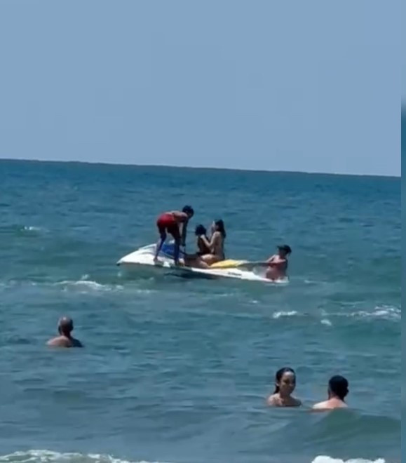 4 kişi boğulma tehlikesi geçirdi! - Resim : 2