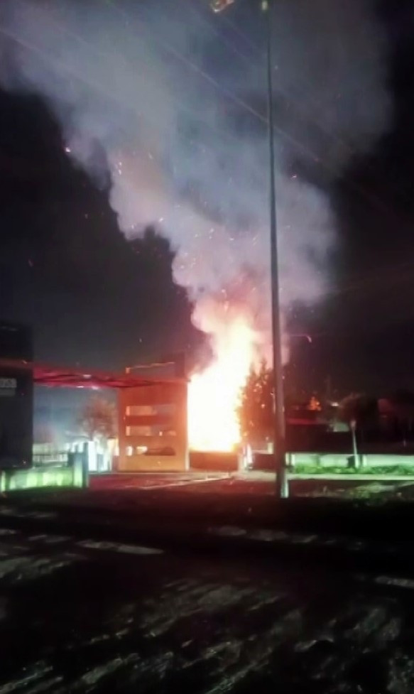 OSB'de korkutan yangın! Trafo patladı... - Resim : 2