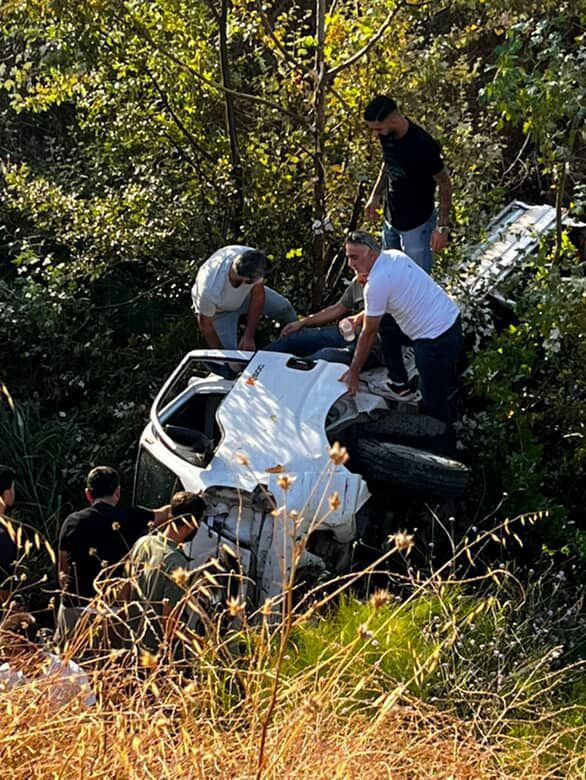 Kocaeli'de korkutan kaza: Ağaçlık alana uçtu! - Resim : 1