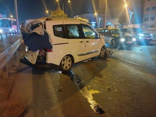 Kocaeli'de trafik kazası: İşçi servisi ile otomobil çarpıştı! - Resim : 1