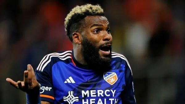 Süper Lig'in eski yıldızı 11. kattan düşerek öldü - Resim: 1