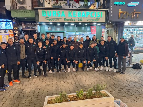 Kocaelispor’un gençlerine ziyafet - Resim : 1