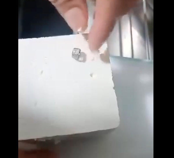 Peynirin içinden metal somun çıktı... BİM'in özrü ise göz yaşarttı! - Resim : 2