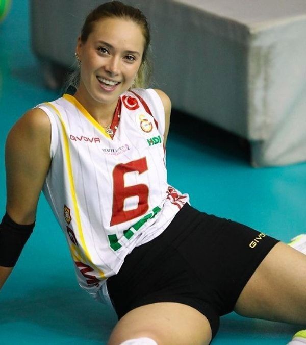 Ünlü voleybolcu ‘İmamoğlu’ iddialarına karşı harekete geçti - Resim: 4
