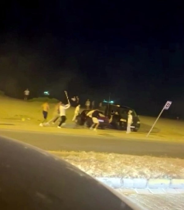 "Yan baktın" kavgası kanlı bitti: Polis yaralandı! - Resim : 3