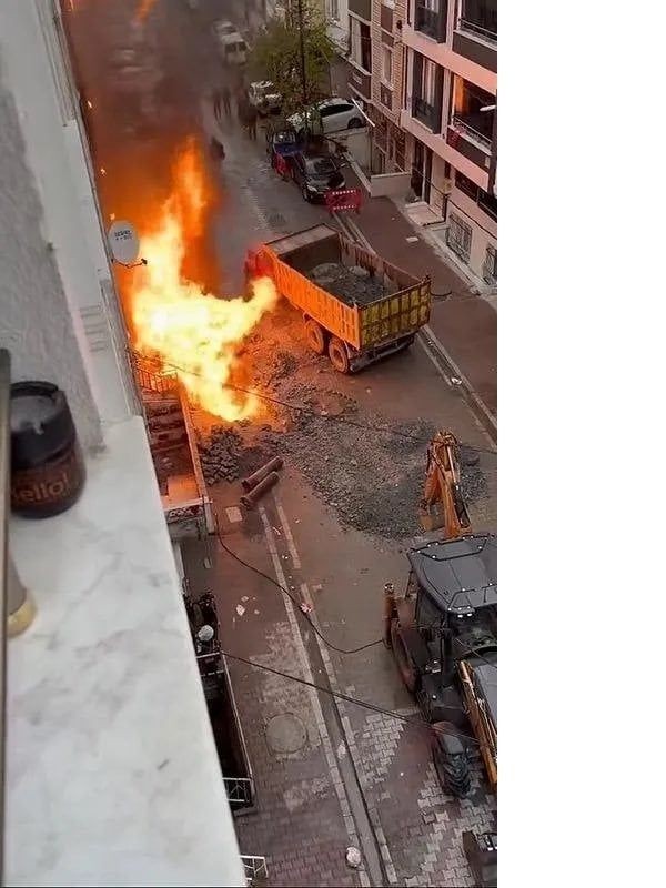 Doğal gaz patlaması! Çok sayıda ekip sevk edildi... - Resim: 1