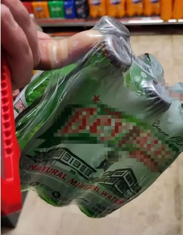 Aldığı maden suyu inceledi, şoke oldu - Resim: 2