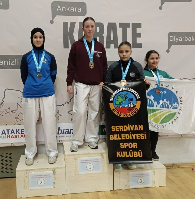 Kartepeli karateciler kürsüden inmedi! - Resim : 5