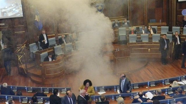 Kosova Meclisi’nde bomba alarmı - Resim: 5
