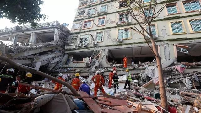 Büyük depremin vurduğu ülkede ölü sayısı 2900'e yaklaştı! - Resim: 2