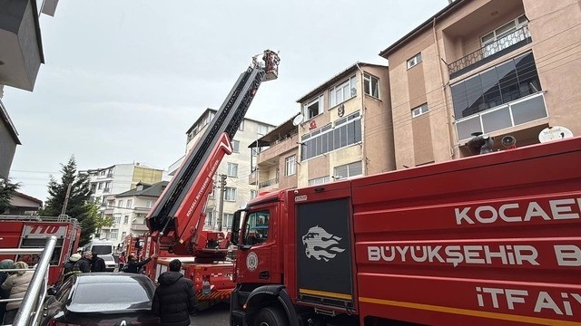 Yanan çatı kullanılamaz hale geldi - Resim : 2