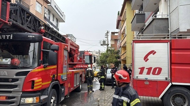 Yanan çatı kullanılamaz hale geldi - Resim : 1