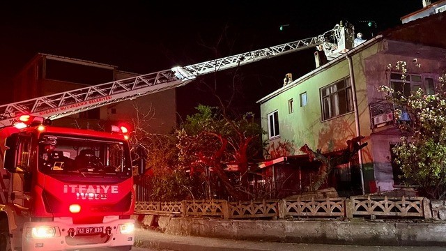Bacadan çıkan yangın korkuttu! - Resim : 1