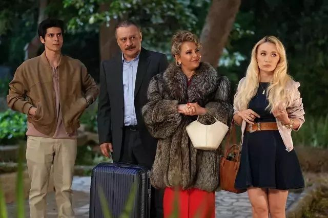 Aile Saadeti 2 Bölüm Fragmanı Gönül İle Murat'ın Aşkı Başladı! ATV Aile Saadeti Yeni Bölüm Tanıtım - Resim: 6