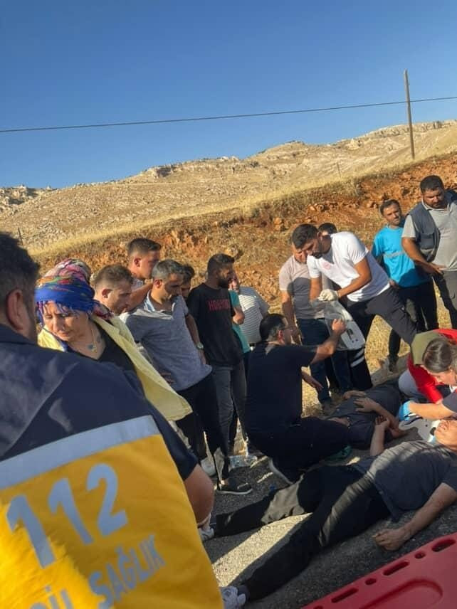 Seyir halindeki aracın tekeri patladı! Baba oğul panik yaşadı - Resim : 1