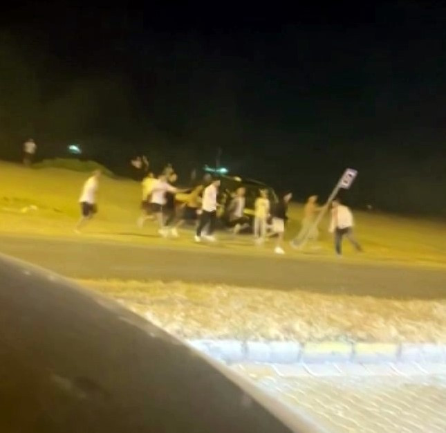 "Yan baktın" kavgası kanlı bitti: Polis yaralandı! - Resim : 1