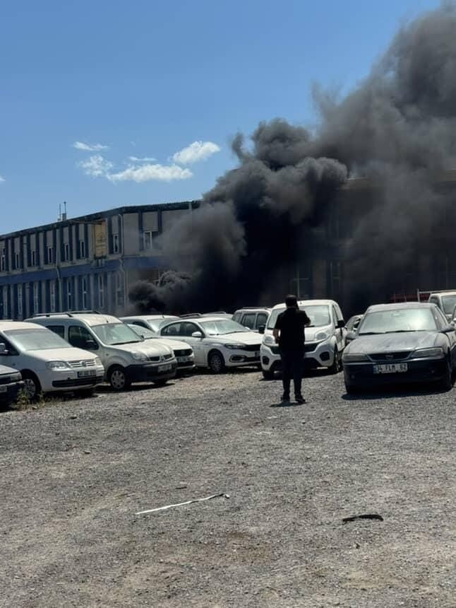 Yangın otoparka sıçradı, 10 araç yandı! - Resim : 5
