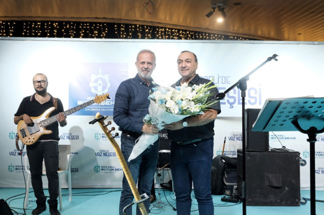 Kocaeli'de Rockabesk rüzgarı... Dinleyenleri mest etti - Resim : 3