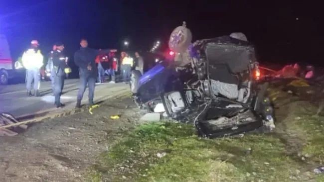 Otomobil takla attı: 3 ölü, 2 yaralı - Resim: 1