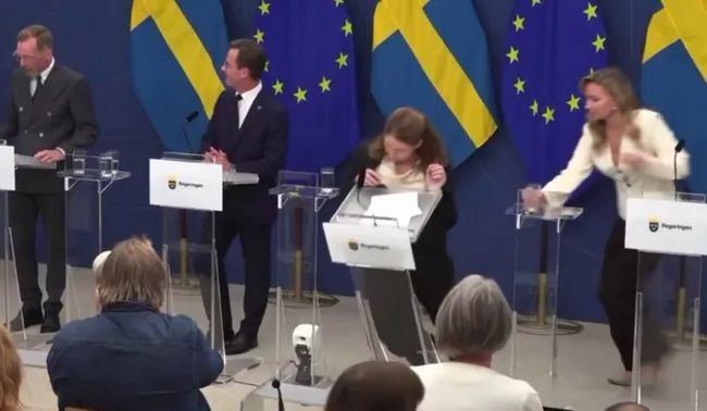 Sağlık bakanı basın toplantısında yere yığıldı! - Resim: 5