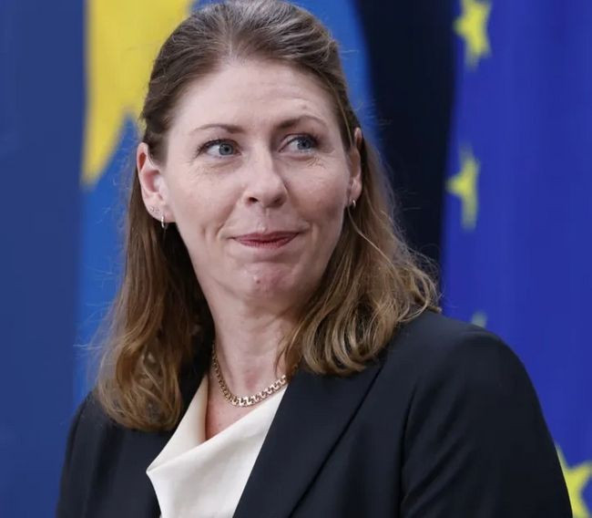 Sağlık bakanı basın toplantısında yere yığıldı! - Resim: 4