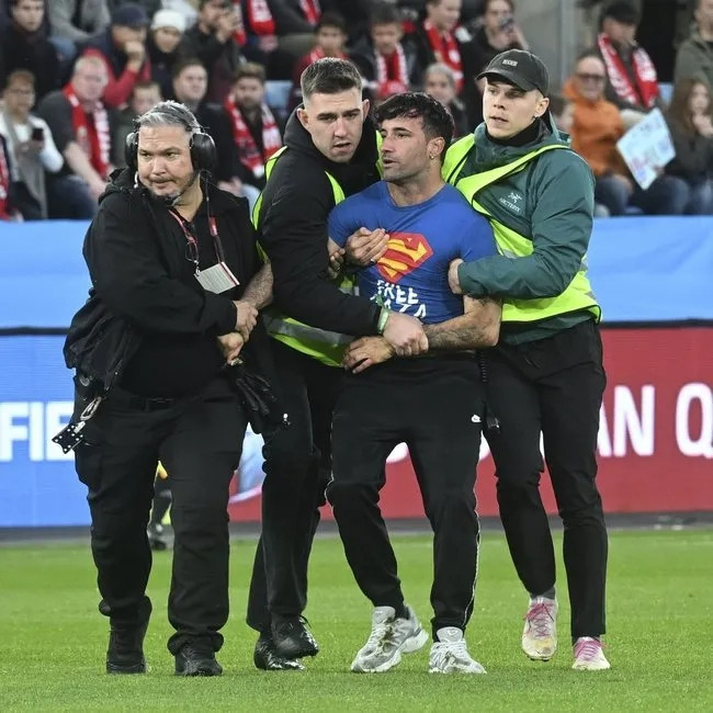 "Gazze’ye özgürlük" tişörtüyle sahaya atladı! - Resim : 1