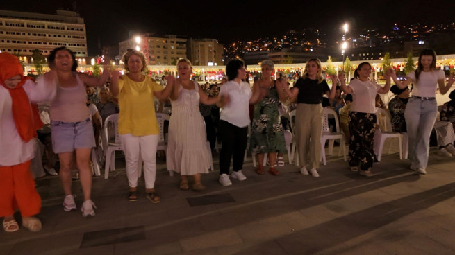 Kocaeli'de Rockabesk rüzgarı... Dinleyenleri mest etti - Resim : 1