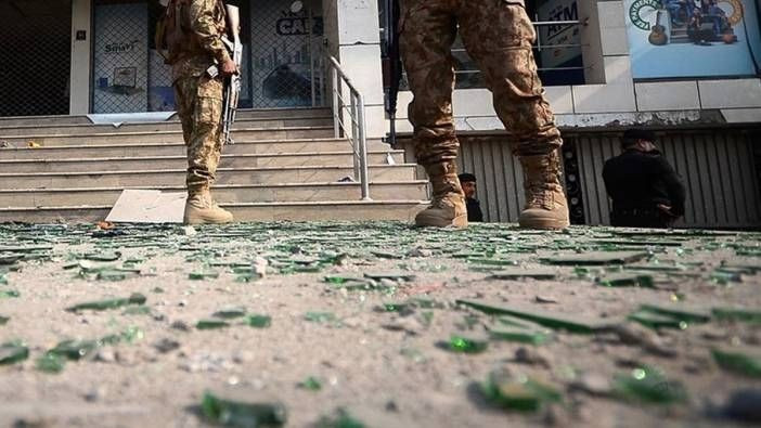 Askeri tesise bombalı araçlı saldırı! - Resim: 1