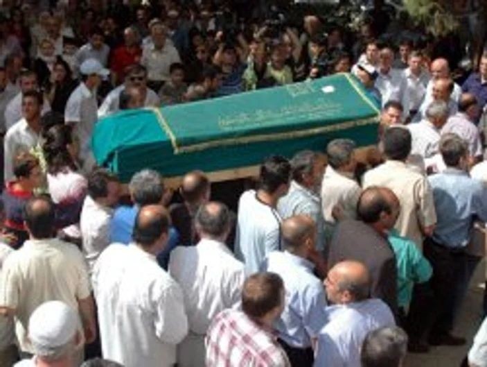 Ünlü sanatçıdan kötü haber! 53 yaşında yaşamını yitirdi - Resim: 1