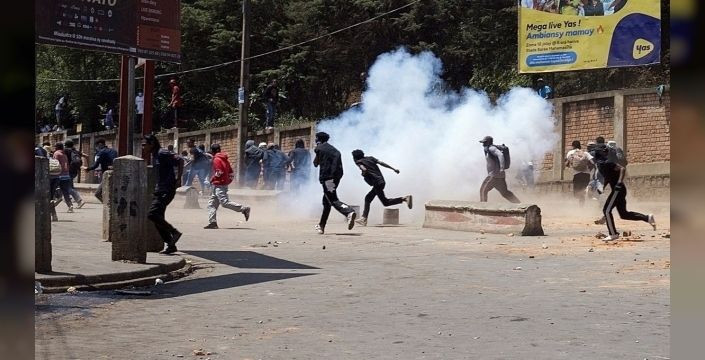 Cumhurbaşkanı, Ulusal Meclis’i feshetti - Resim: 7
