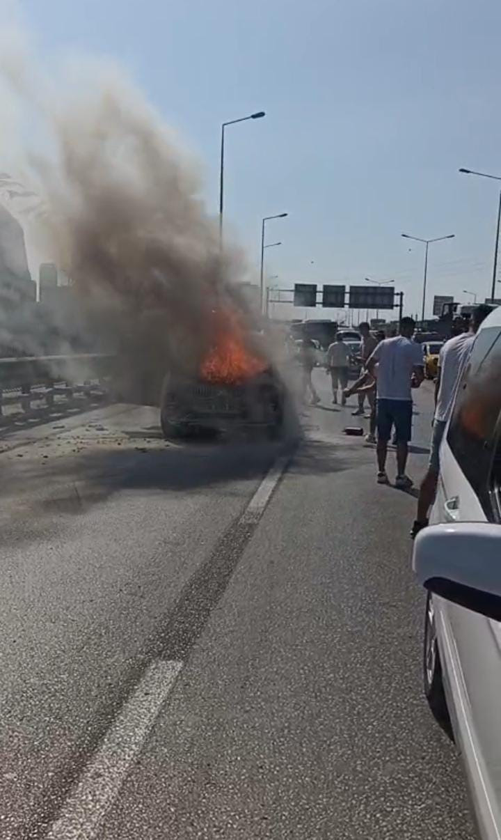 Seyir halindeki araç alev topuna döndü! - Resim : 1