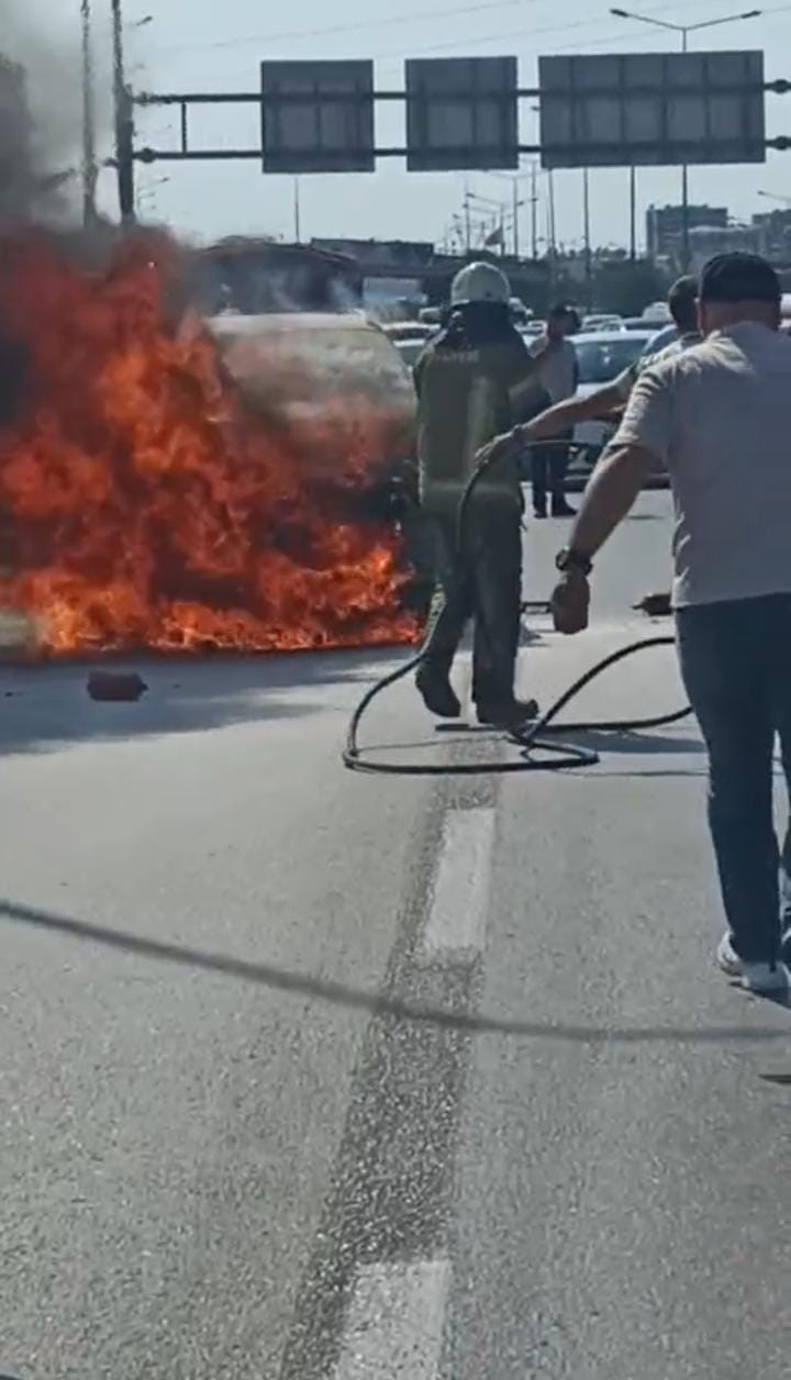 Seyir halindeki araç alev topuna döndü! - Resim : 4