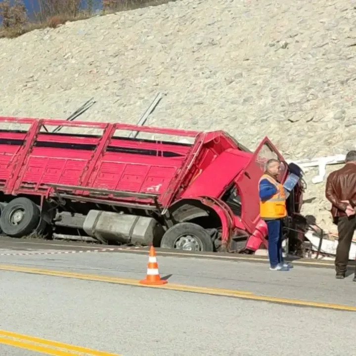 Kartepeli aile şarampole yuvarlandı! Yürekleri yakan haber geldi - Resim : 1