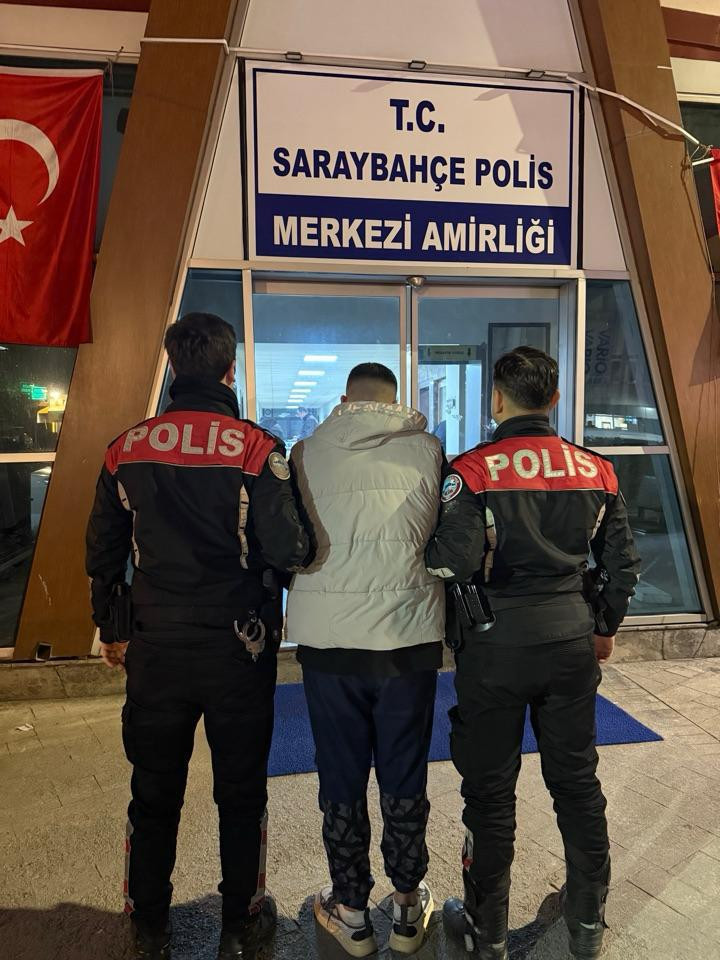 Şüphe üzerine kontrol edildi... Hükümlü çıktı! - Resim : 1