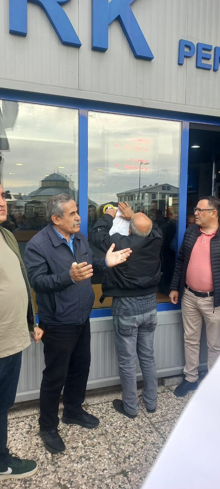 Nakliyat İş Sendikası Tüvturk İstanbul Taşıt Muayene İstasyonları’nda grev kararını astı! - Resim : 2