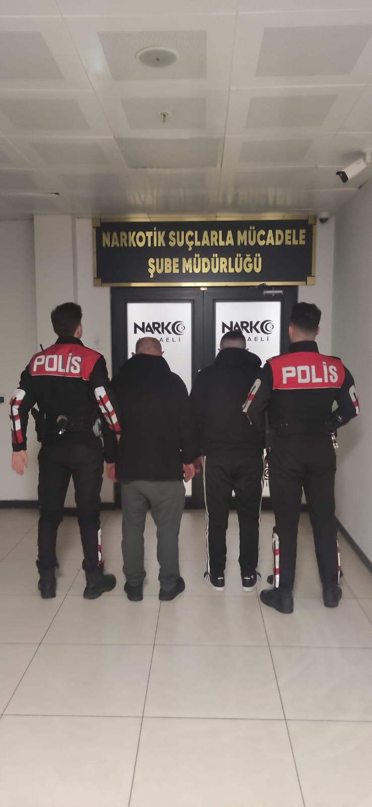 Polisinin şüphelendiği şahıslardan uyuşturucu çıktı! - Resim : 1