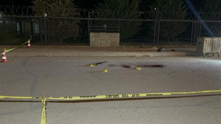 22 yaşındaki genç sokak ortasında vurulmuş halde bulundu! - Resim : 1