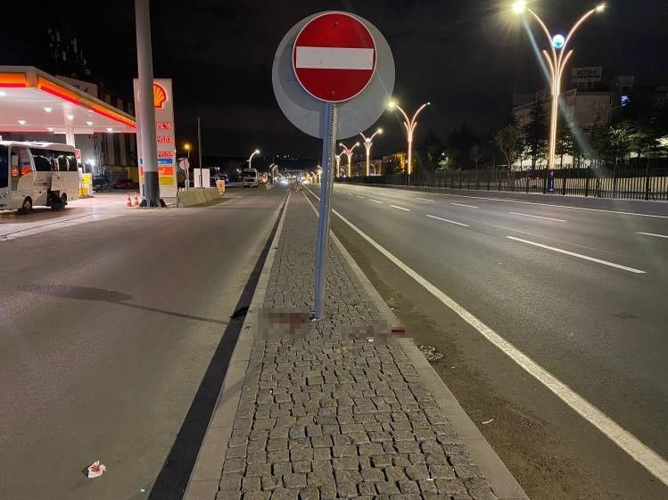 Trafik levhasına çarpan motosikletteki 2 kişi öldü - Resim: 1