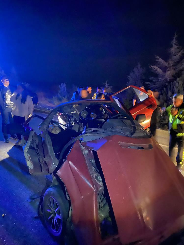 Milletvekilinin içinde bulunduğu araç kazaya karıştı: 1 ölü - Resim : 2