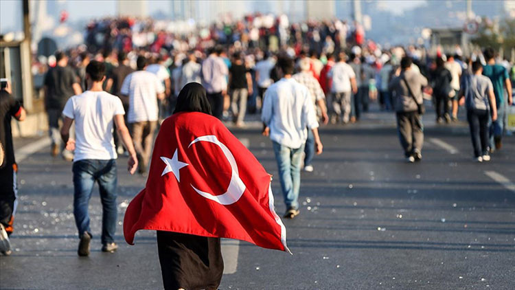 FETÖ'nün hain darbe girişiminin üzerinden 9 yıl geçti - Resim : 9