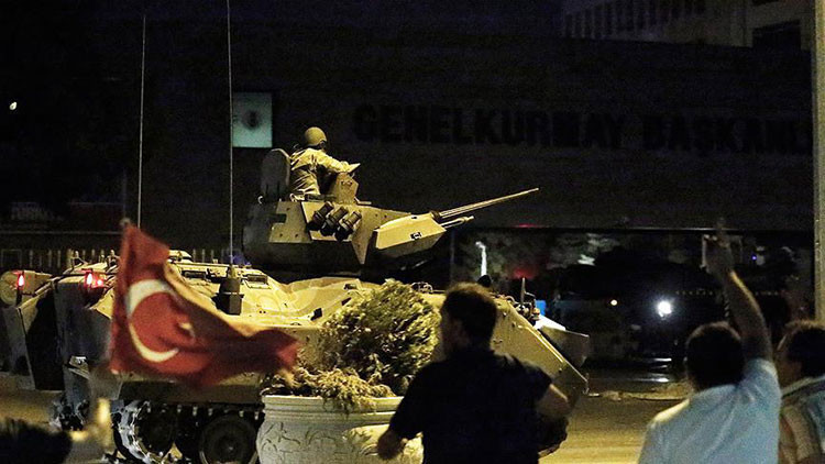 FETÖ'nün hain darbe girişiminin üzerinden 9 yıl geçti - Resim : 6