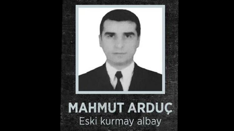 Deniz Kuvvetleri Komutanı'nı kaçırmaya çalışan albay… Darbe başarısız olunca sırra kadem bastı - Resim : 1