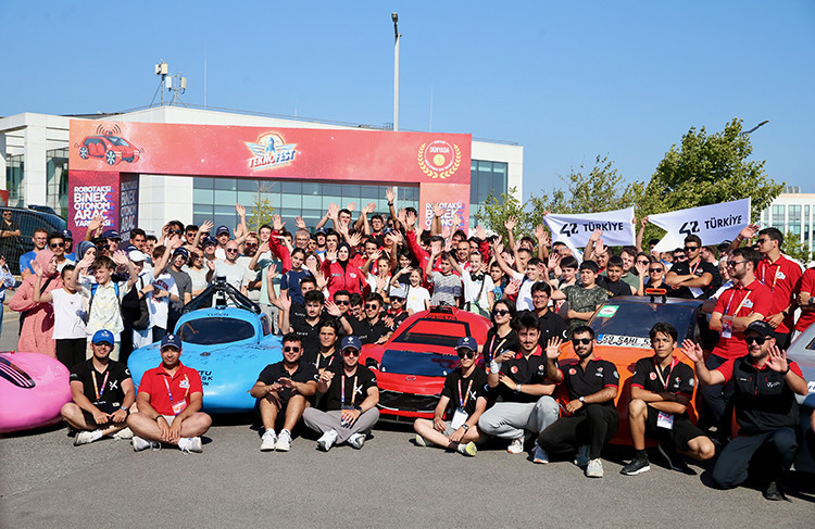 Bakan Kacır ve Selçuk Bayraktar, Kocaeli’de öğrencilerle buluştu - Resim : 4