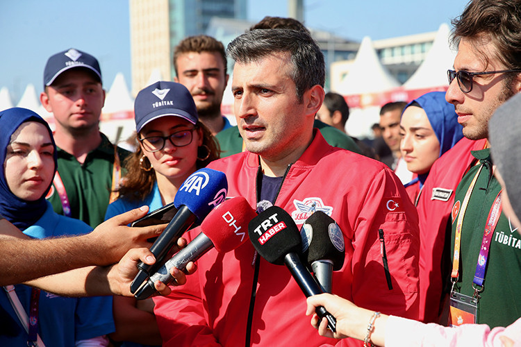 Bakan Kacır ve Selçuk Bayraktar, Kocaeli’de öğrencilerle buluştu - Resim : 3